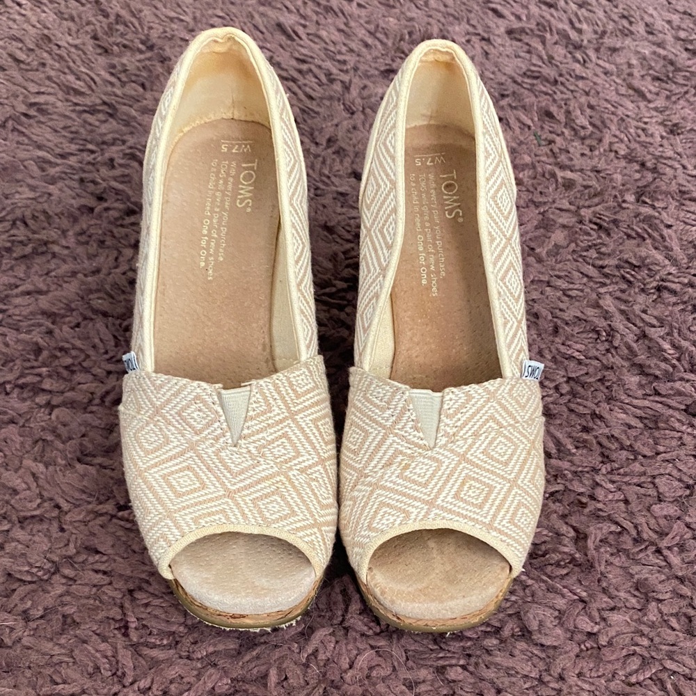 TOMS Women's Tan Espadrille Peep Toe Shoes